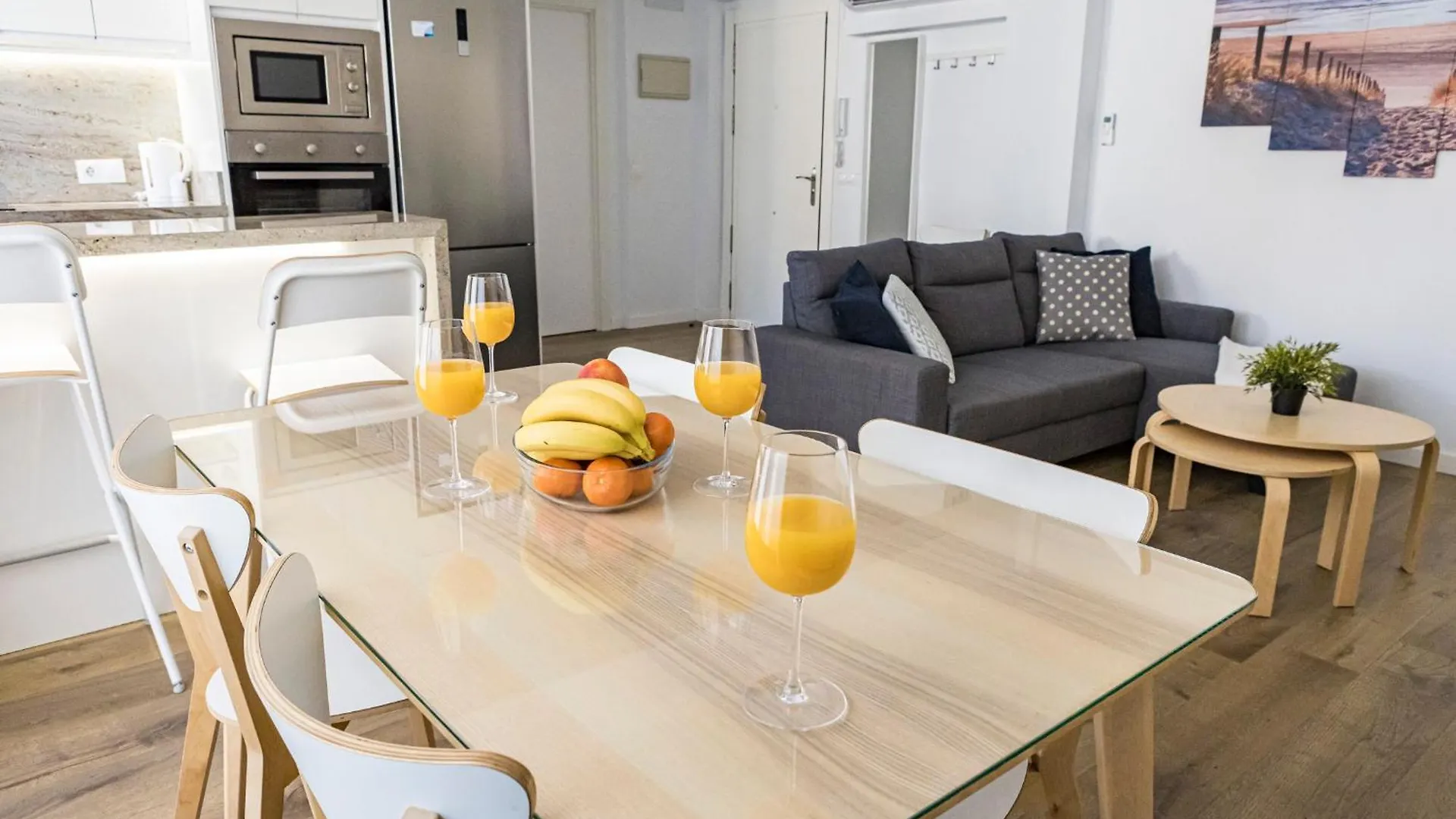 Malaga Beach Apartment 0*,